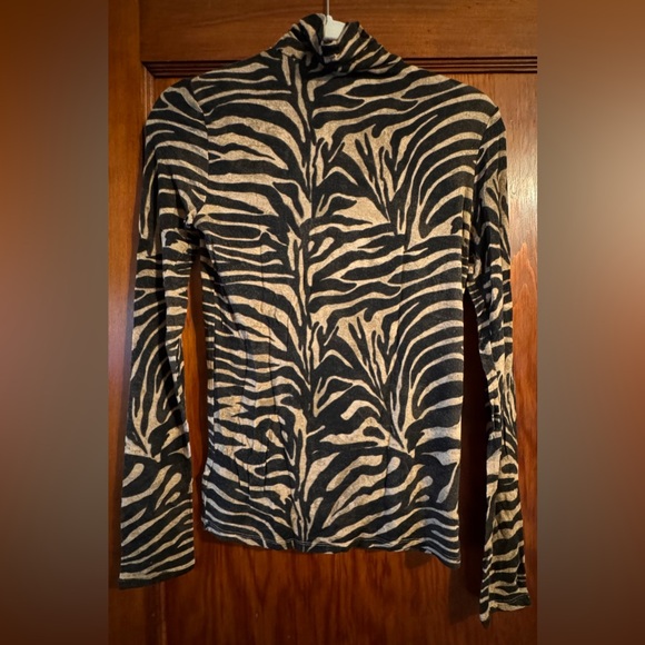 Express Tops - Express Animal Print Top🖤